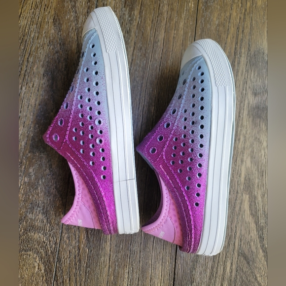 Foamies Skechers Pink and Gray Slip-On Sneakers - Picture 2 of 6